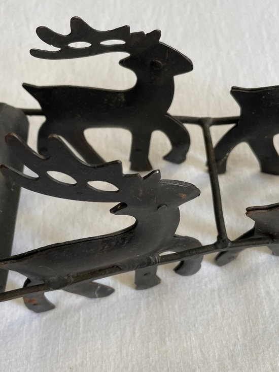 RUSTIC BLACK METAL SLEIGH PULLED BY 5 REINDEER, SPIKE PILLAR CANDLE HOLDER - Picture 4 of 9